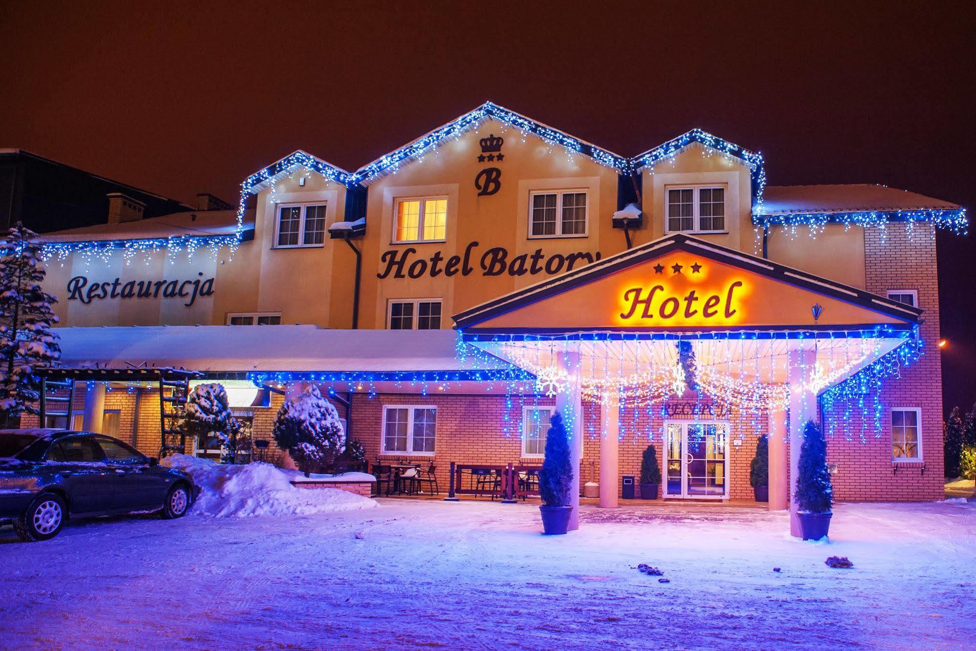 Hotel Batory Tluszcz Exterior photo