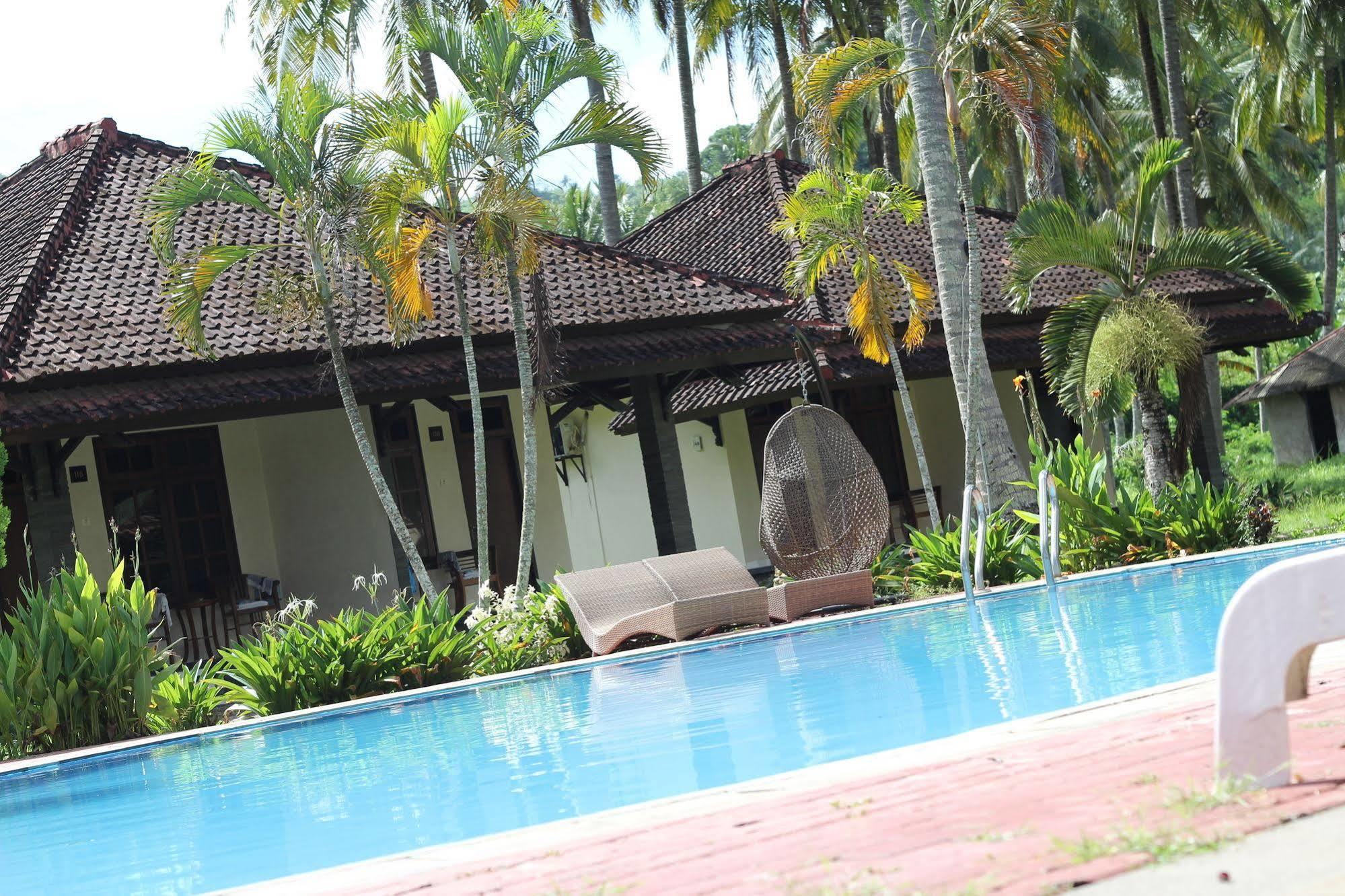 Kuta Indah Hotel Exterior photo