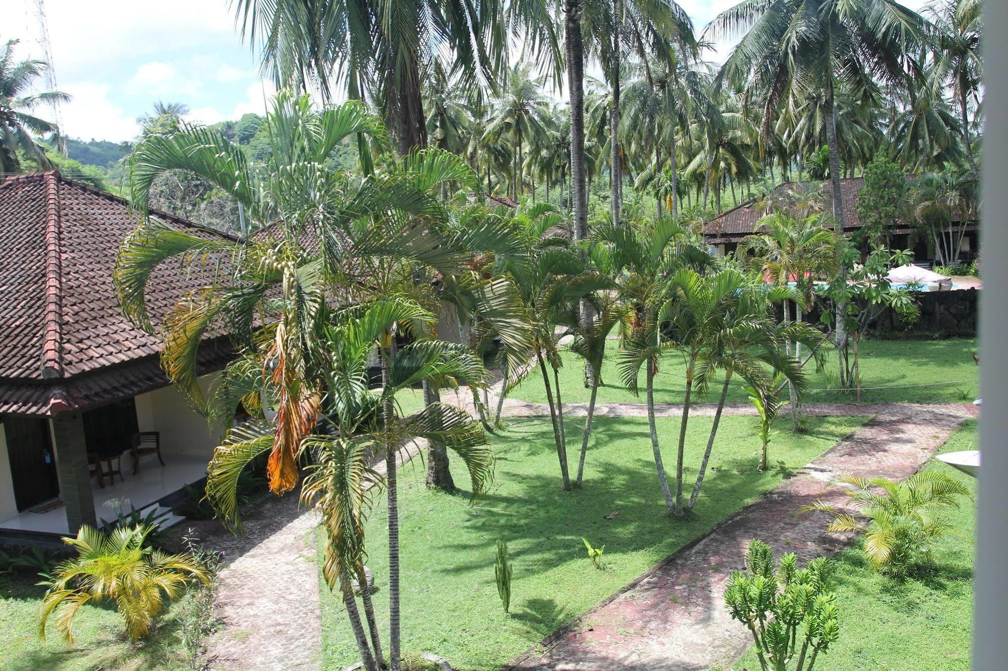 Kuta Indah Hotel Exterior photo