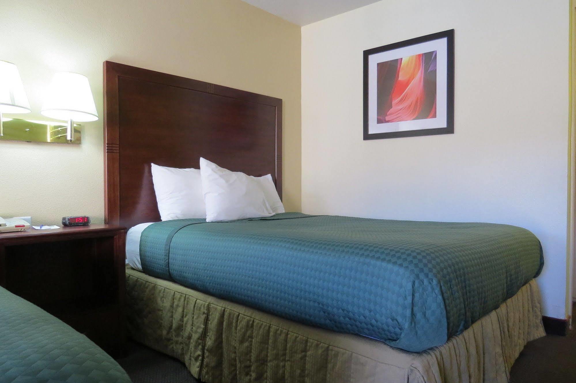 America'S Best Inn & Suites Saint George Exterior photo