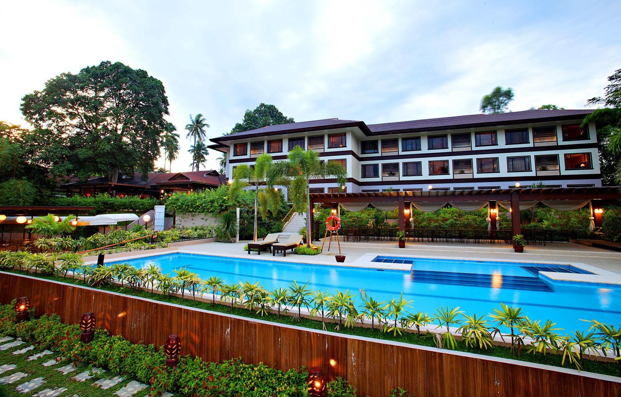 Hotel Tropika Davao Exterior photo