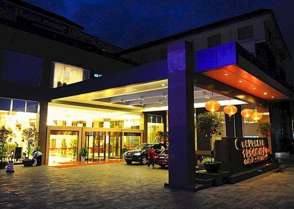 Golden Dragonball Hotel Guilin Exterior photo