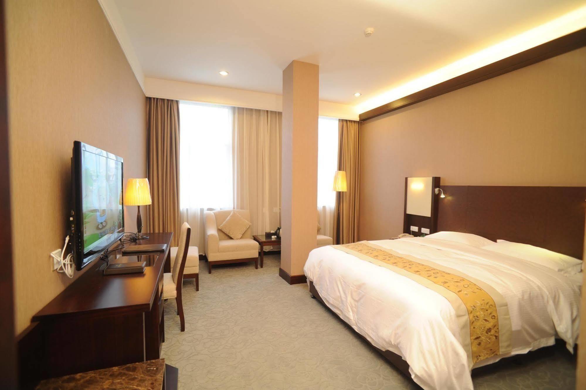 Golden Dragonball Hotel Guilin Room photo