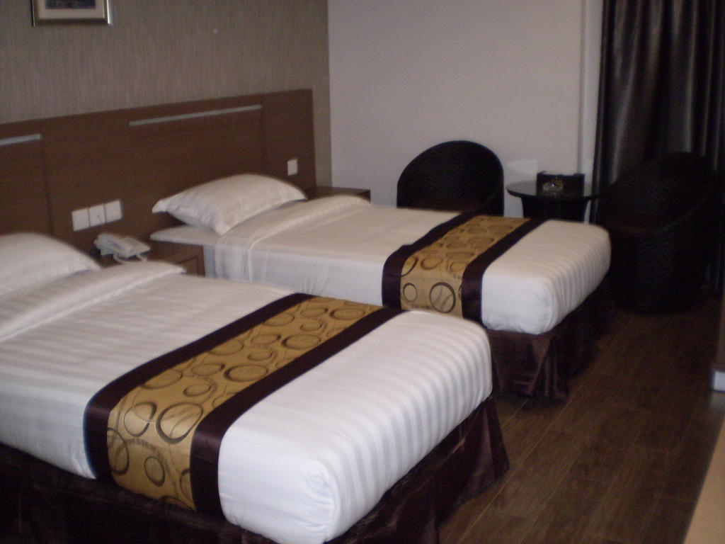 Os Hotel Edukits Fka Venesia Hotel Batam Room photo