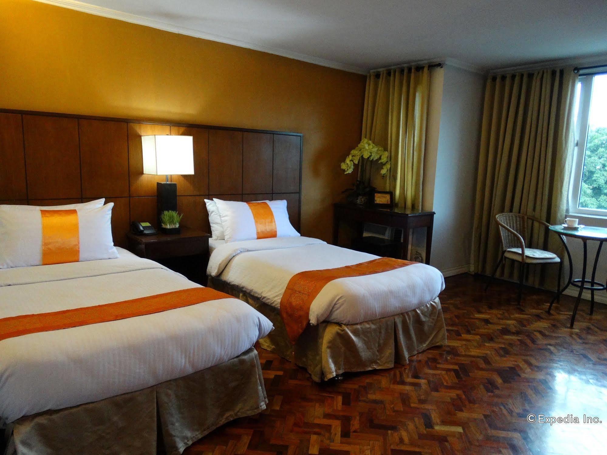 The Corporate Inn Hotel Manila Exterior photo