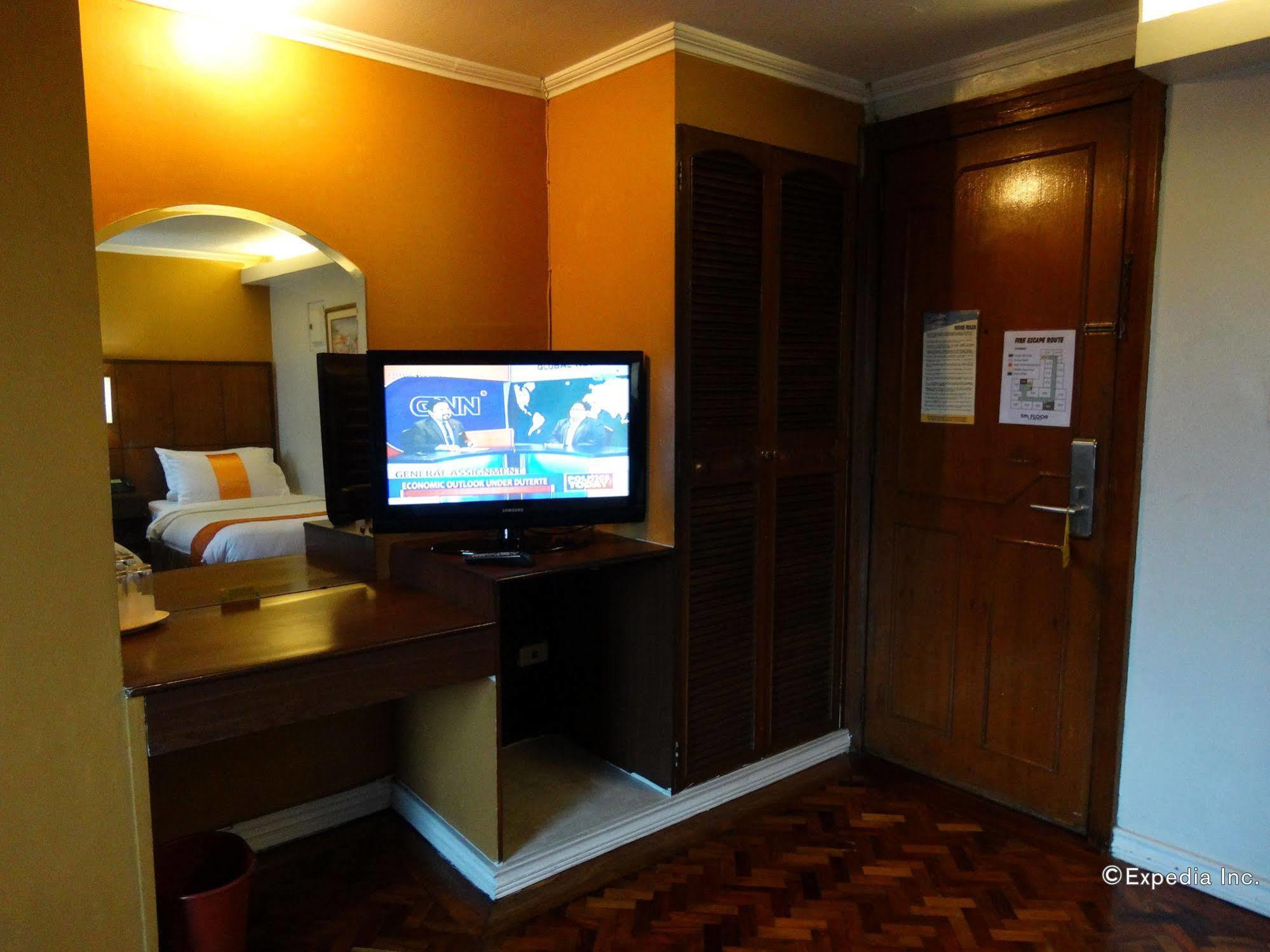 The Corporate Inn Hotel Manila Exterior photo