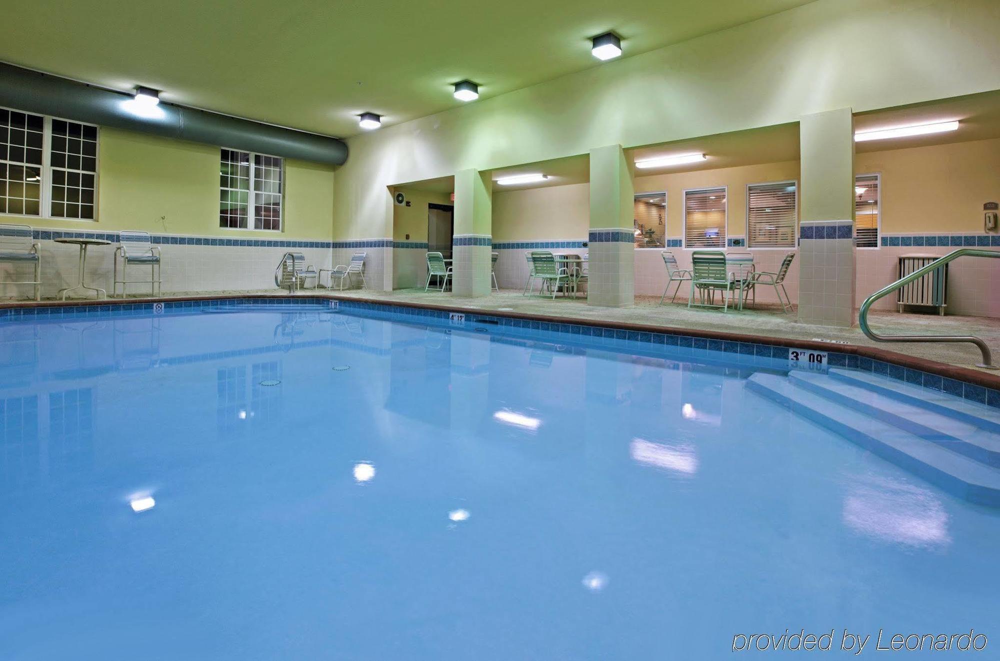 Holiday Inn Express & Suites Magnolia-Lake Columbia Facilities photo