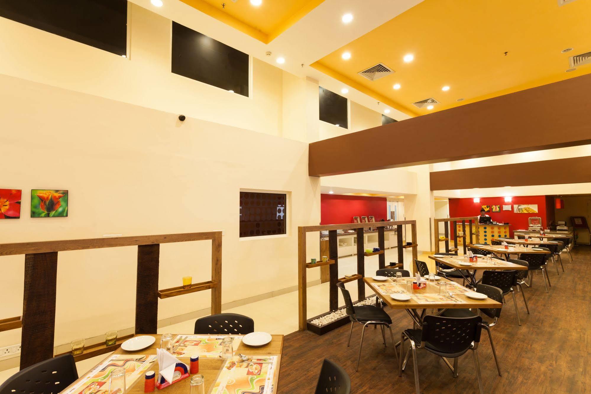 Ginger Ahmedabad Vastrapur Hotel Exterior photo