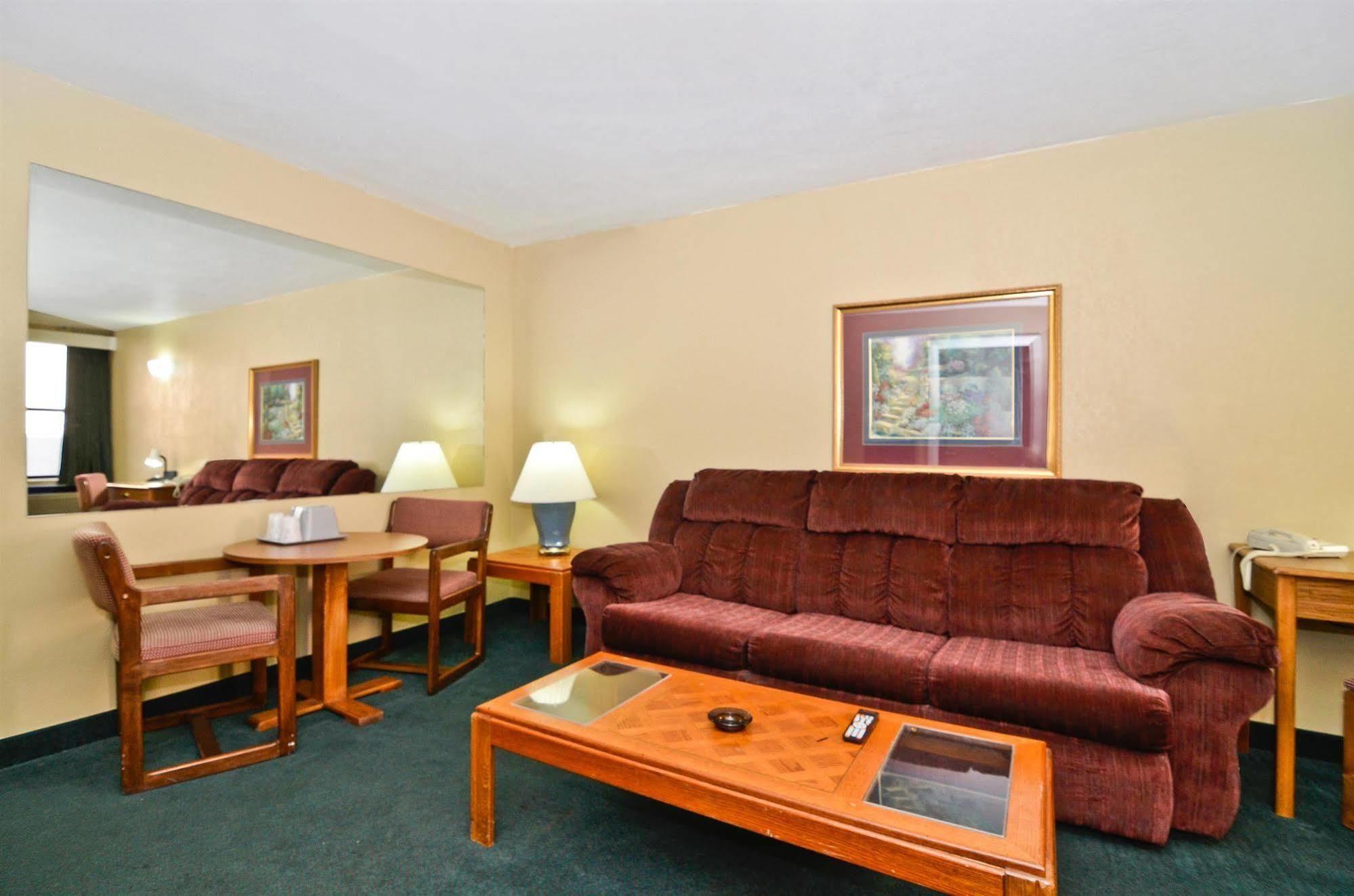 Comfort Inn Kansas City Room photo