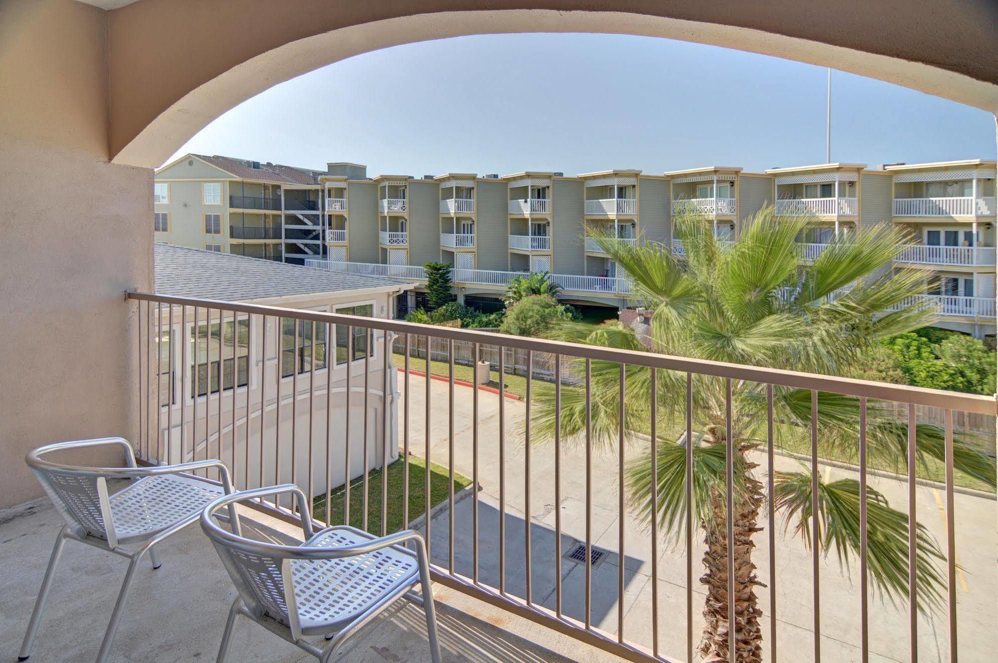 Comfort Inn & Suites Beachfront Galveston Exterior photo