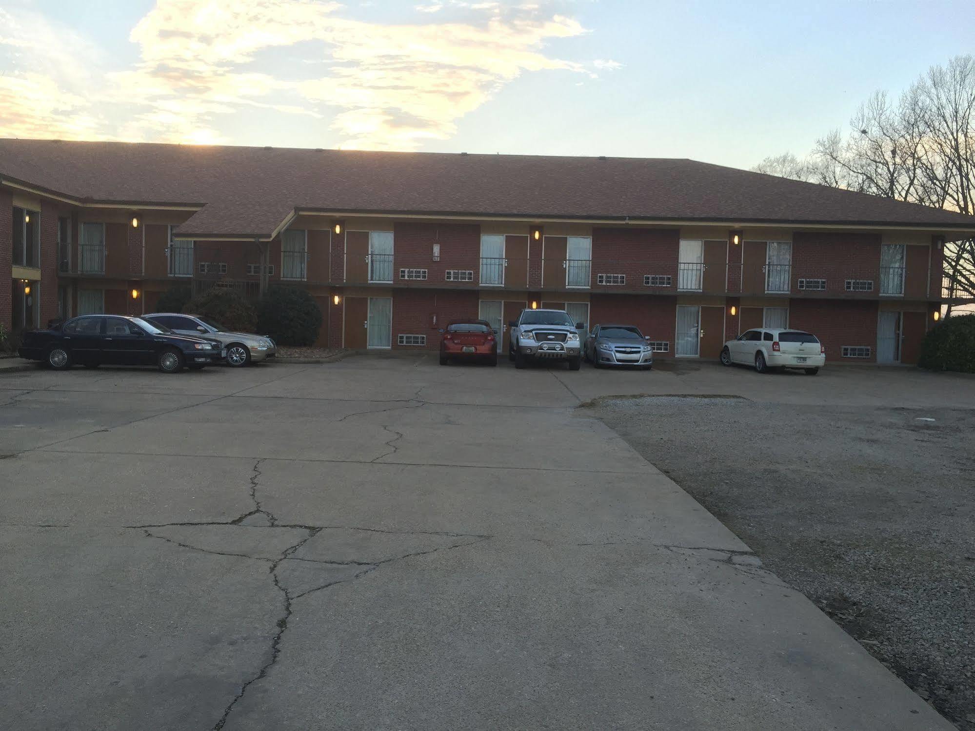 Fairview Inn And Suites Jonesboro Exterior photo