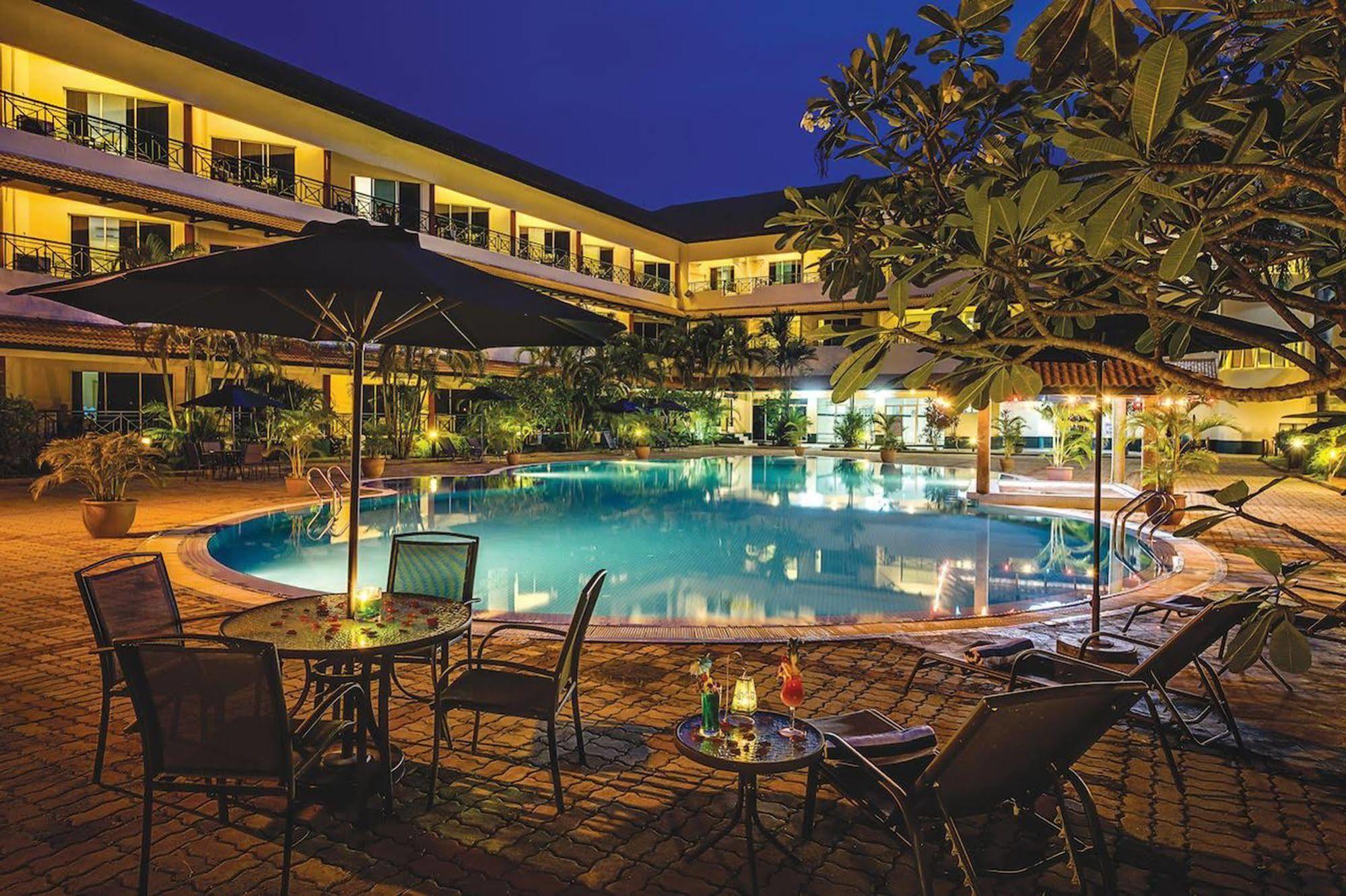 The Qamar Paka, Terengganu Hotel Exterior photo