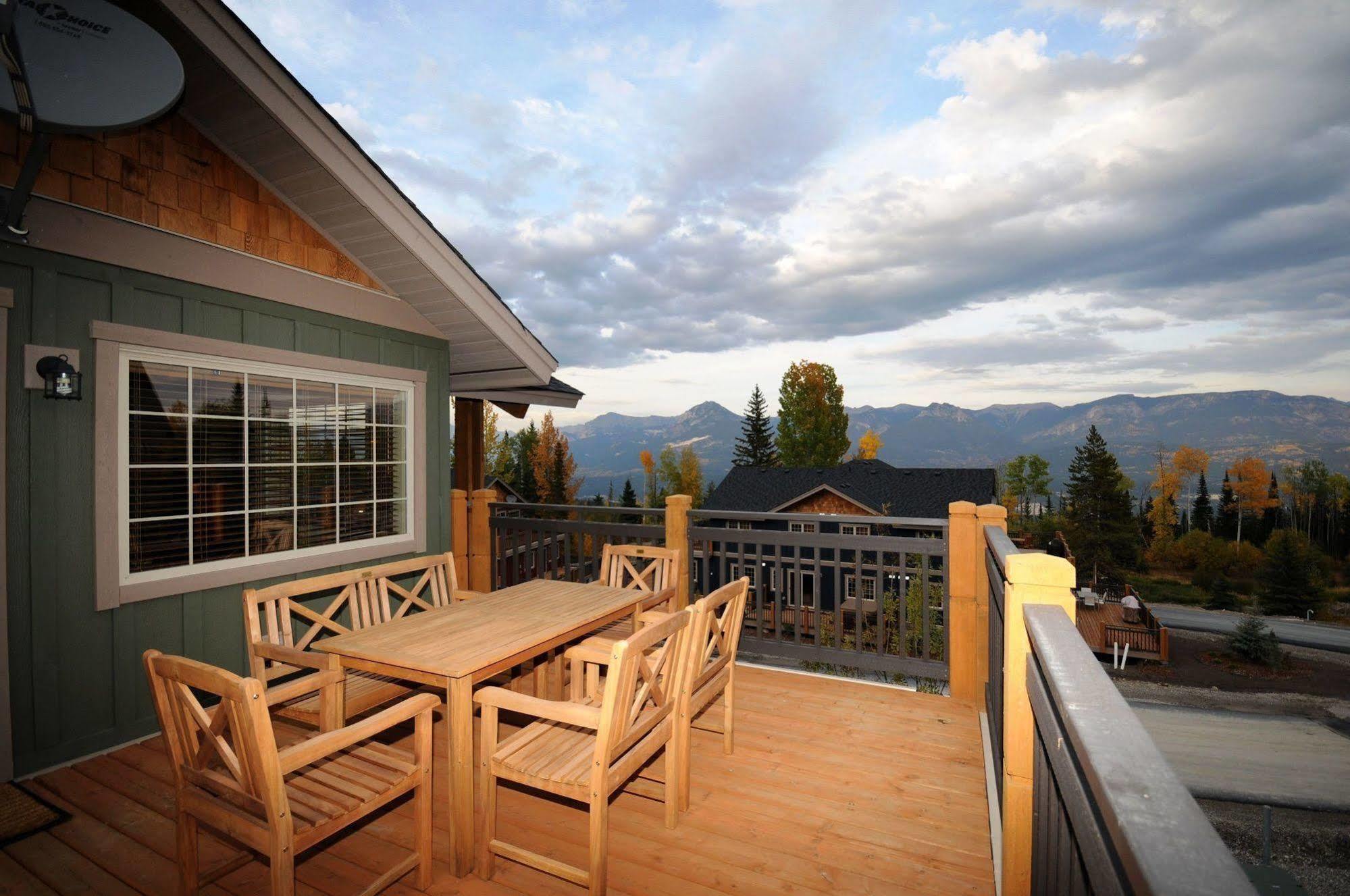 Aspens At Kicking Horse Mountain Resort Golden Exterior photo