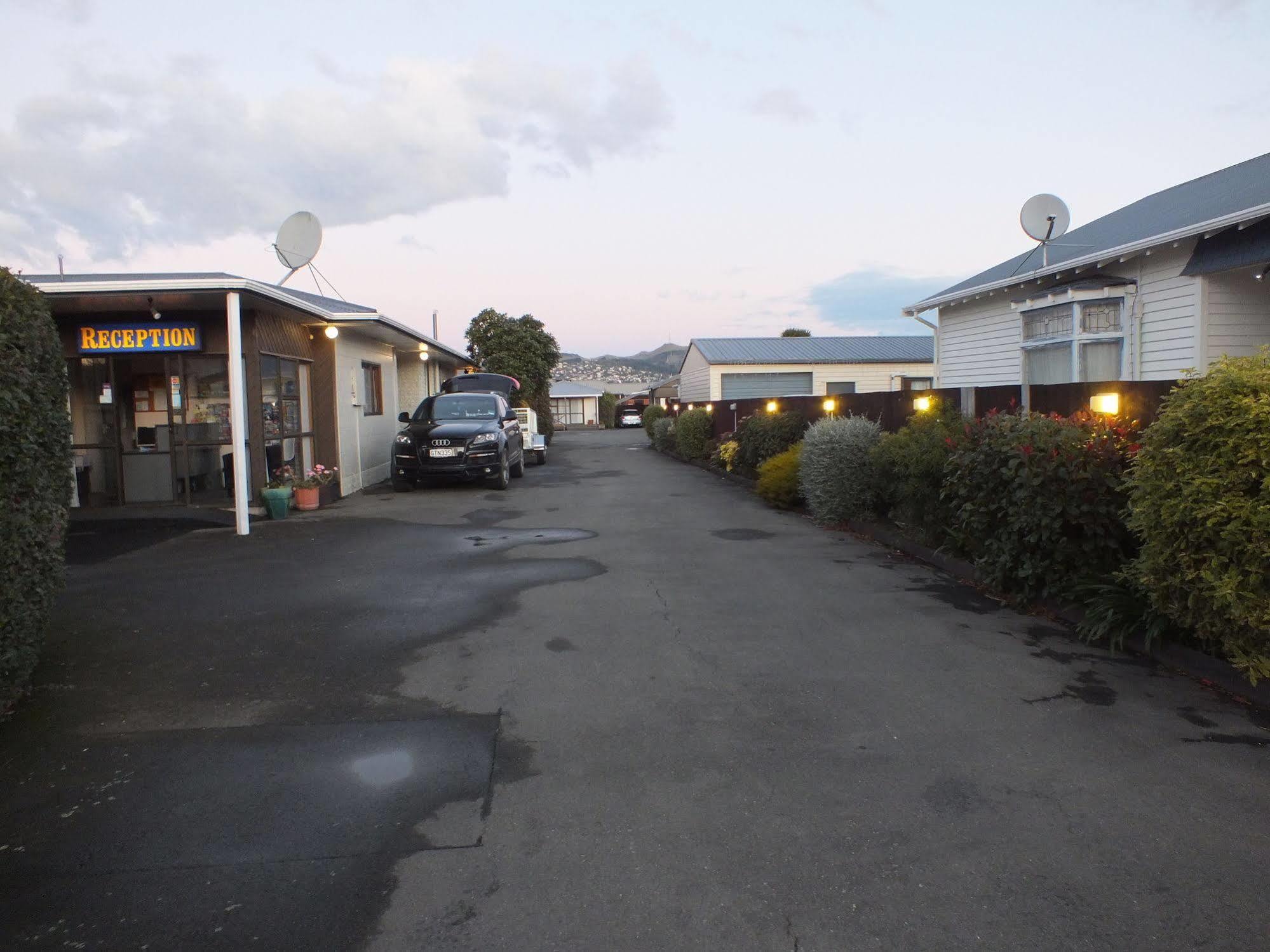 Econo Lodge Canterbury Court Motel Christchurch Exterior photo