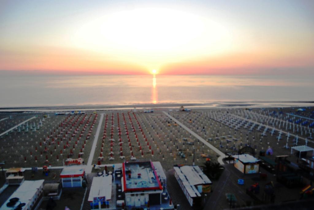 Hotel Regina In Spiaggia Rimini Exterior photo