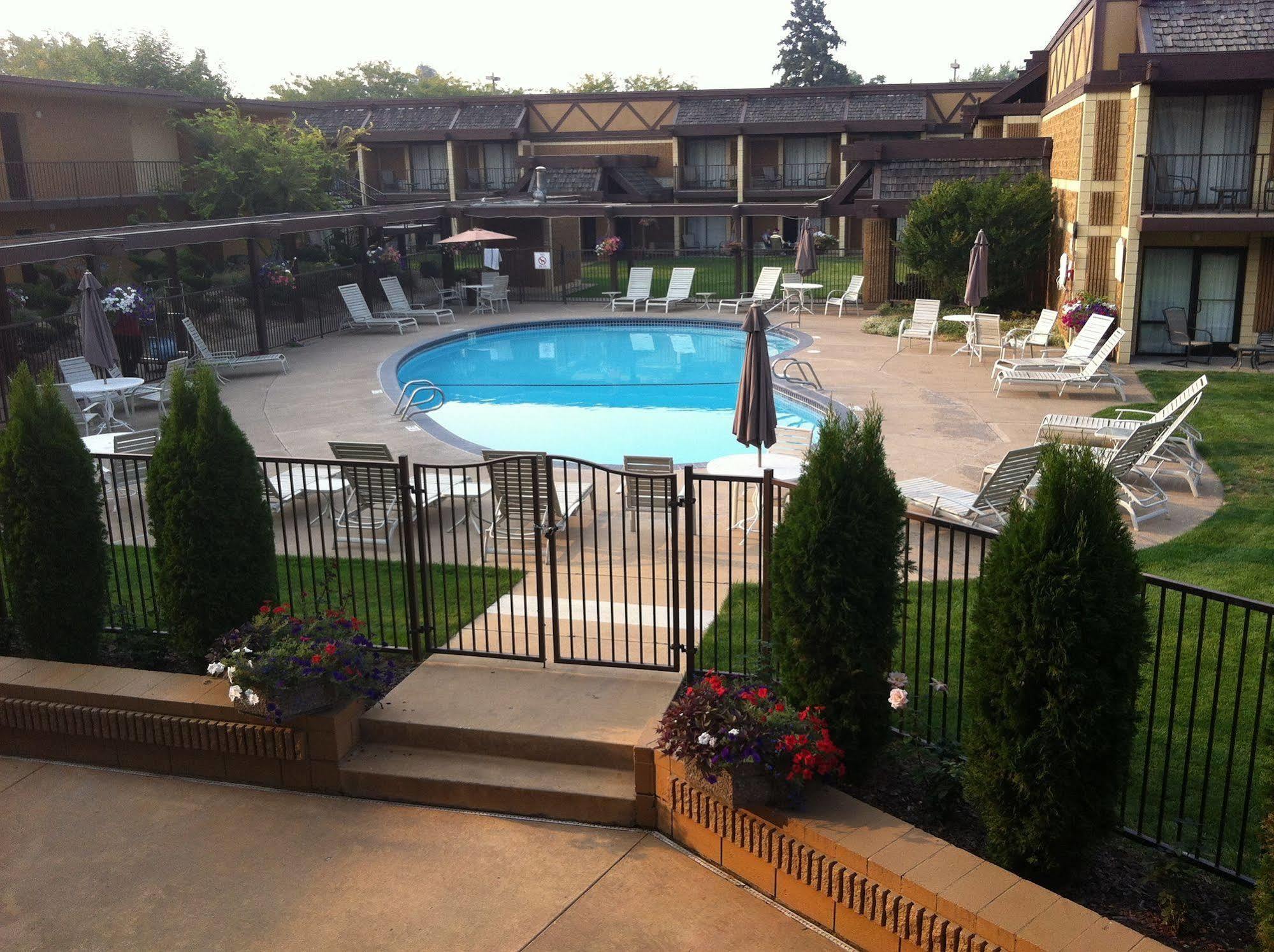 Red Lion Hotel Yakima Center Exterior photo