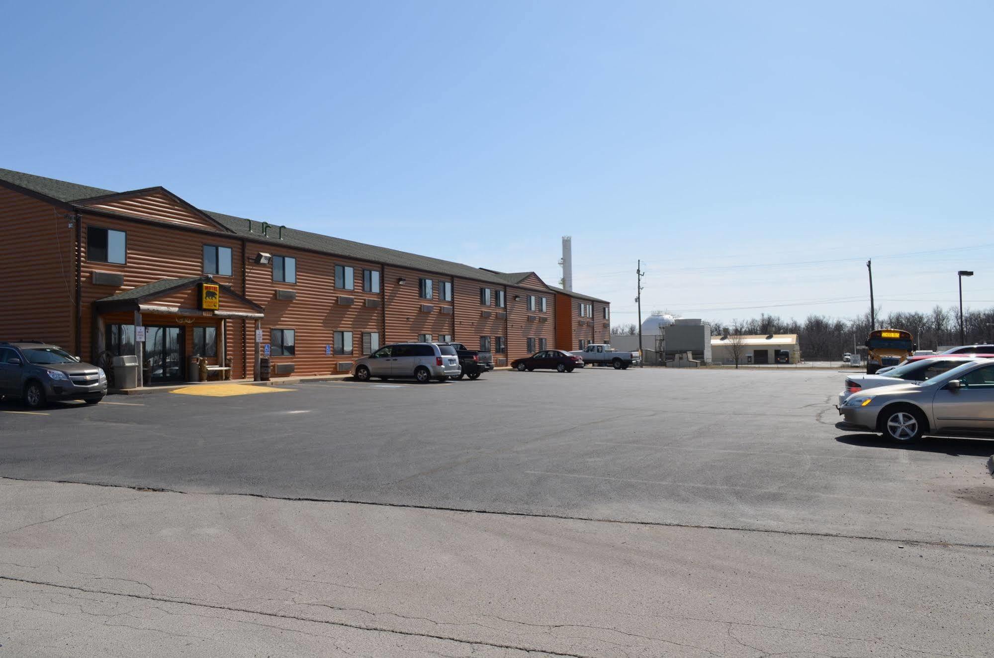 Booneslick Lodge - Neosho Exterior photo