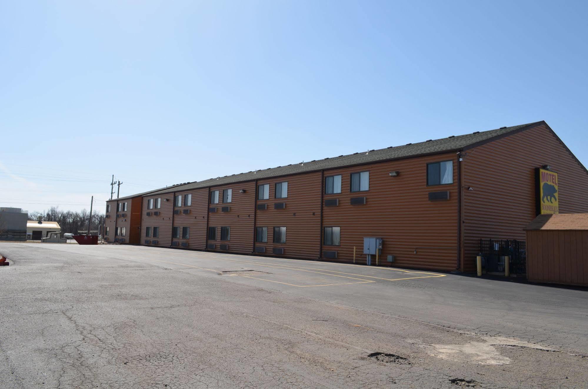 Booneslick Lodge - Neosho Exterior photo