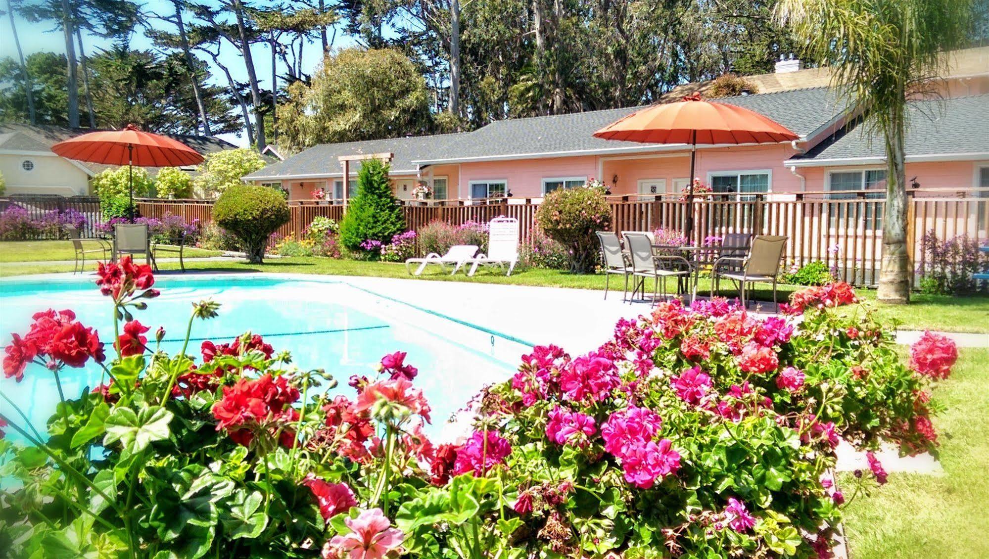 Butterfly Grove Inn Pacific Grove Exterior photo