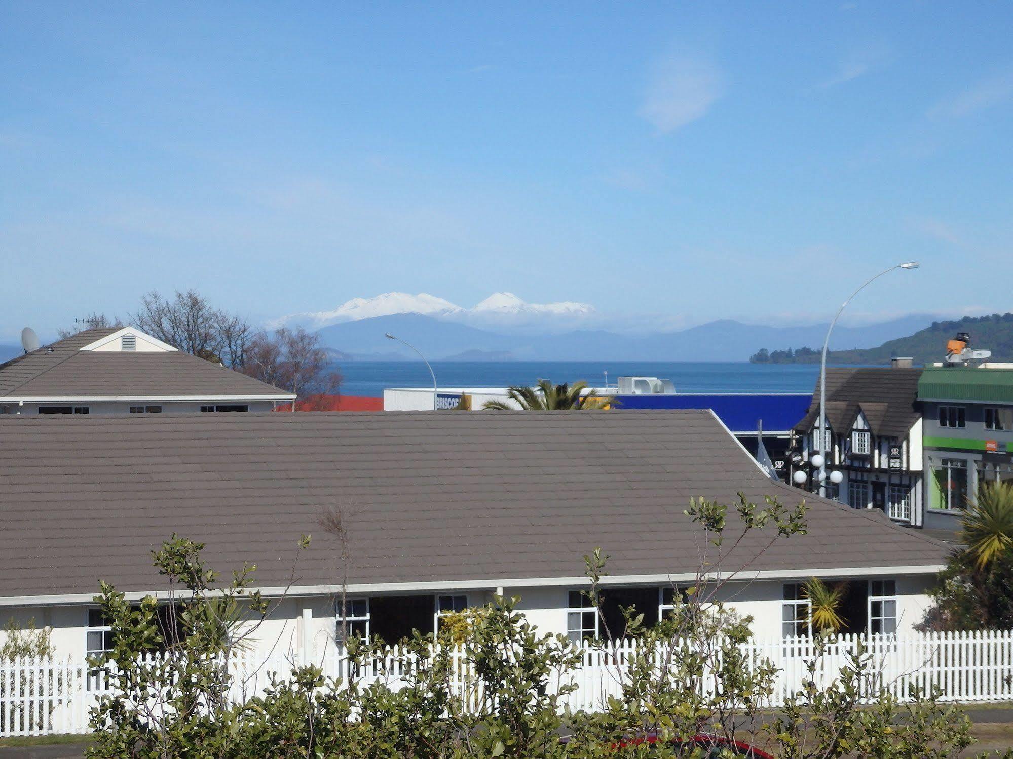 Tiki Lodge Backpackers Taupo Exterior photo