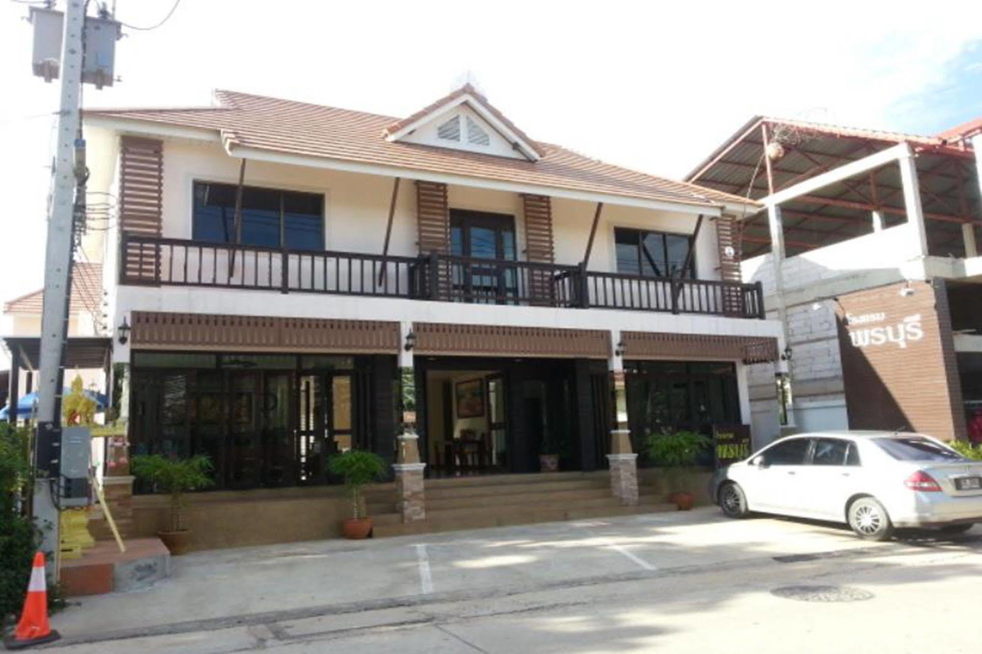 Ponburi Hotel Nan Exterior photo