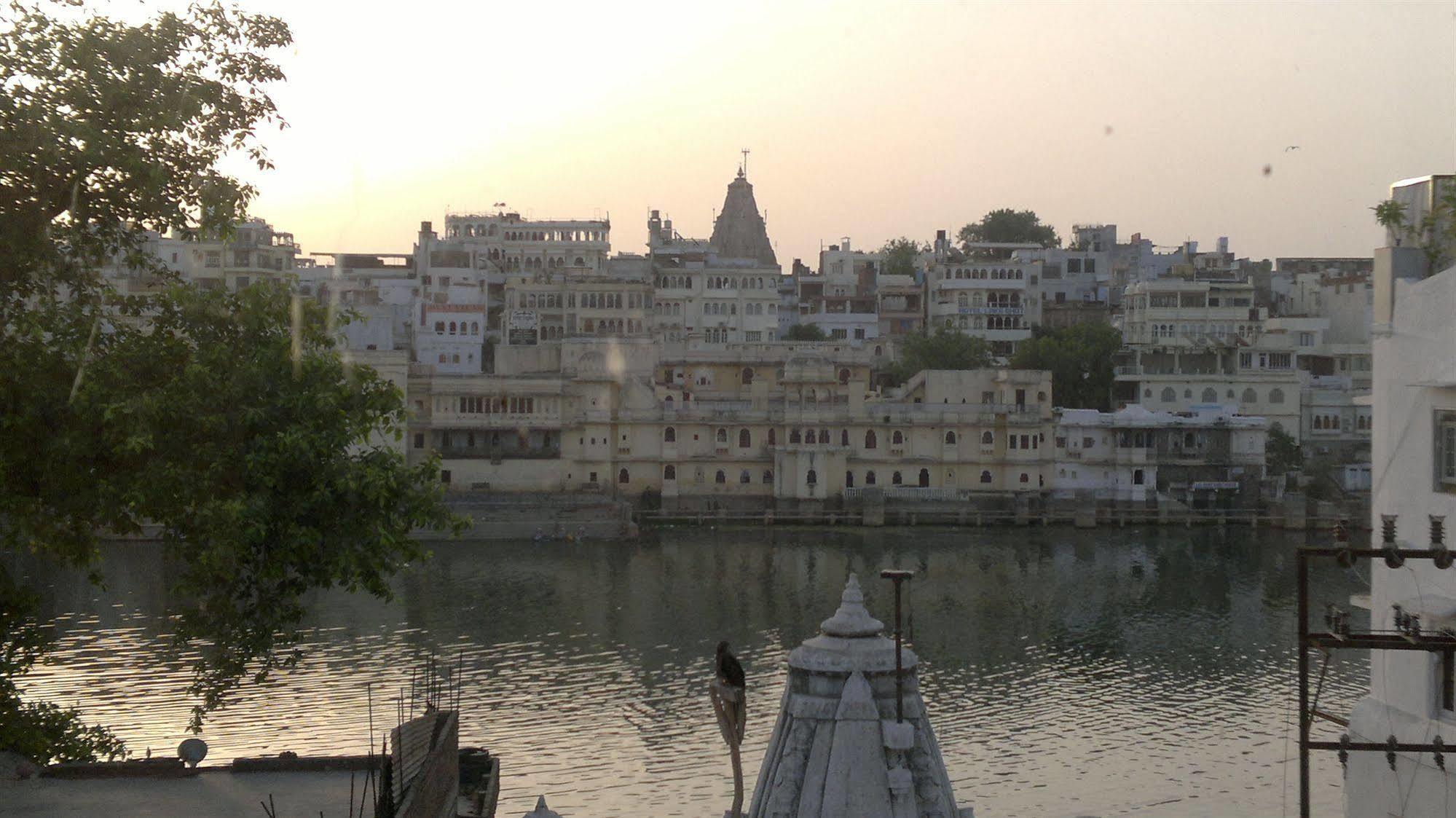 Hotel Mandiram Palace Udaipur Exterior photo