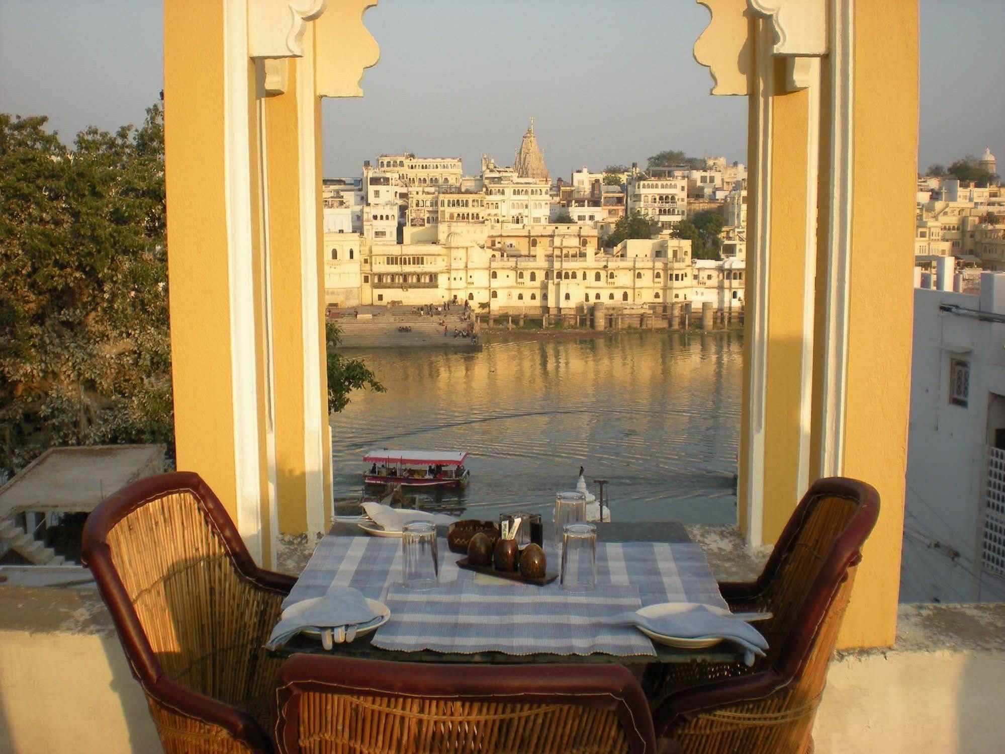 Hotel Mandiram Palace Udaipur Exterior photo