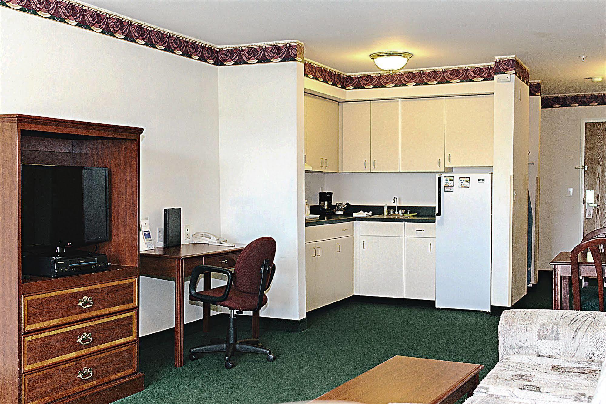 Fairbridge Inn & Suites Dupont Exterior photo