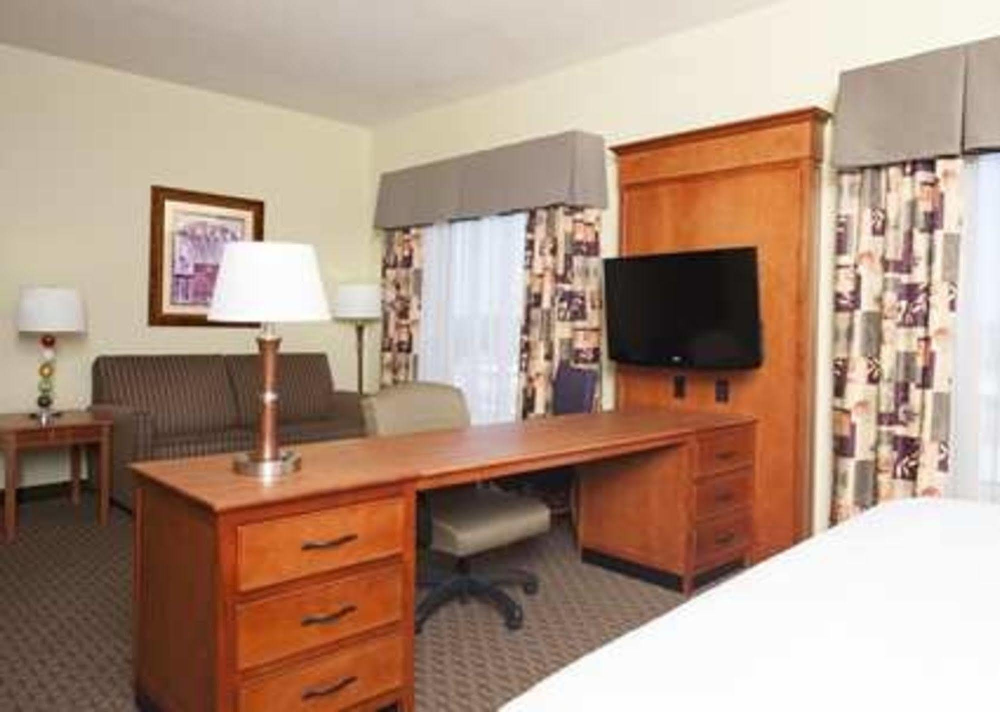 Hampton Inn & Suites Moline-Quad City Int'L Aprt Exterior photo