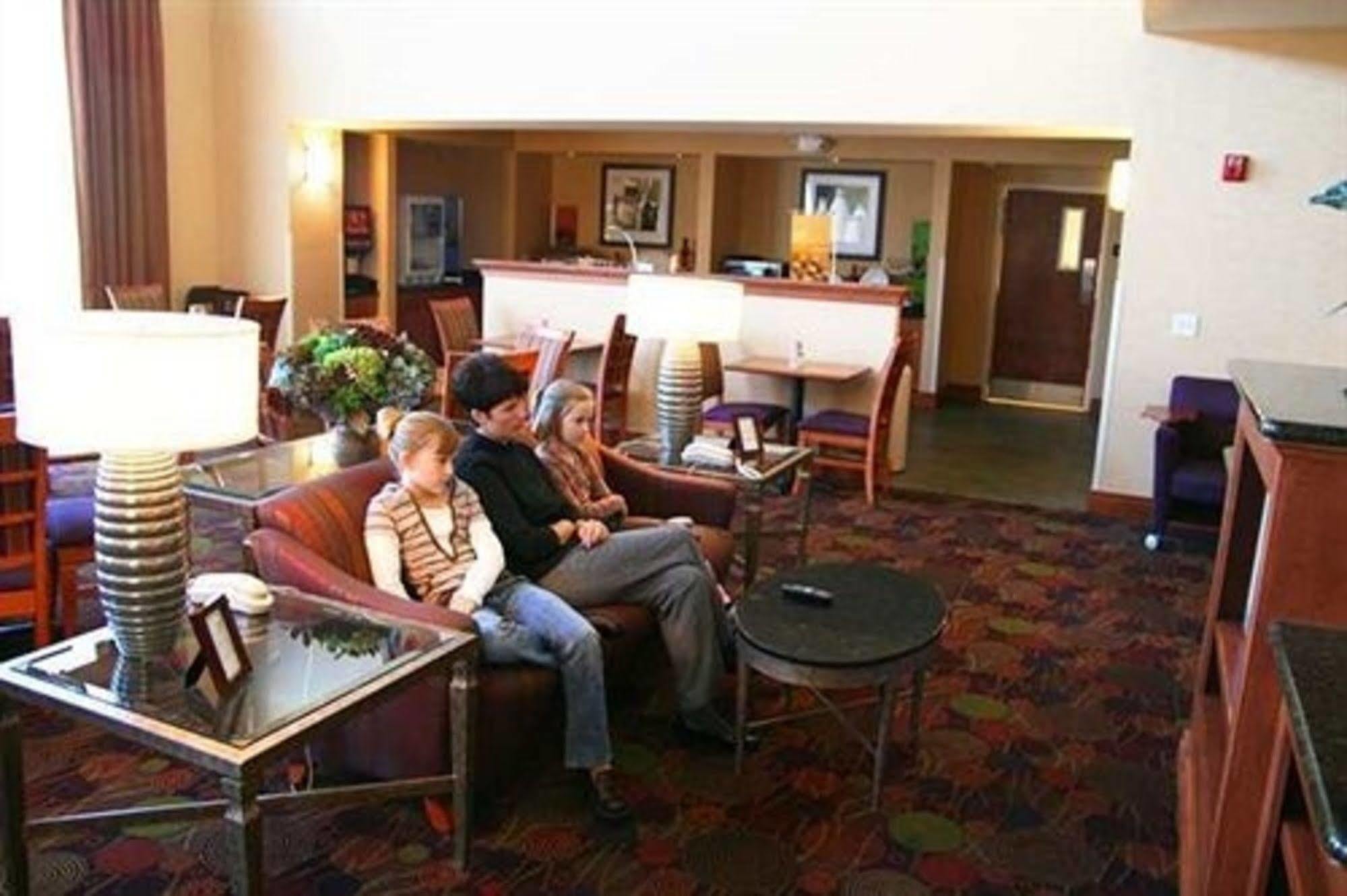 Hampton Inn & Suites Moline-Quad City Int'L Aprt Interior photo