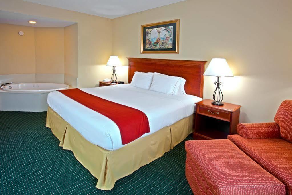 Holiday Inn Express Hotel & Suites Brooksville West, An Ihg Hotel Room photo