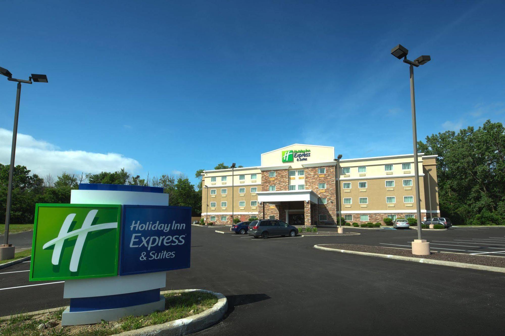 Holiday Inn Express & Suites Indianapolis North - Carmel, An Ihg Hotel Exterior photo