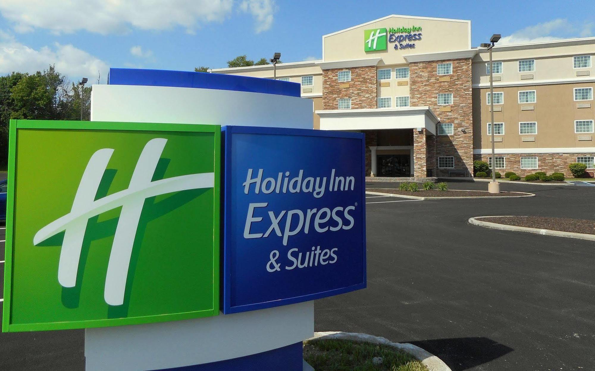 Holiday Inn Express & Suites Indianapolis North - Carmel, An Ihg Hotel Exterior photo