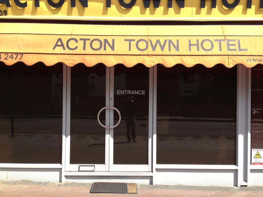 Acton Town Hotel London Exterior photo