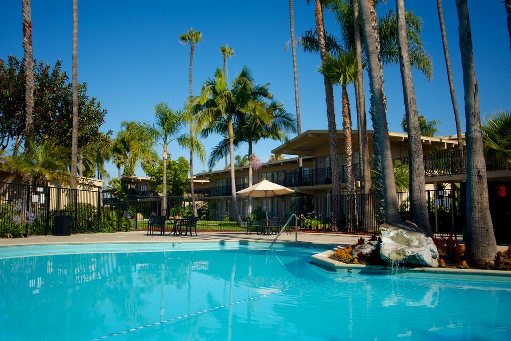 Ramada By Wyndham San Diego North Hotel & Conference Center Exterior photo