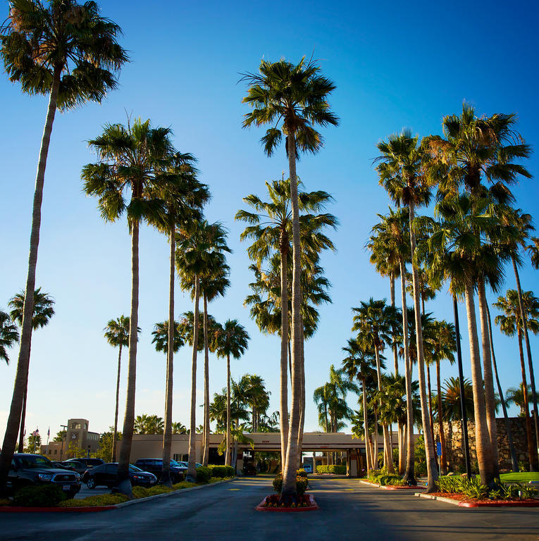 Ramada By Wyndham San Diego North Hotel & Conference Center Exterior photo