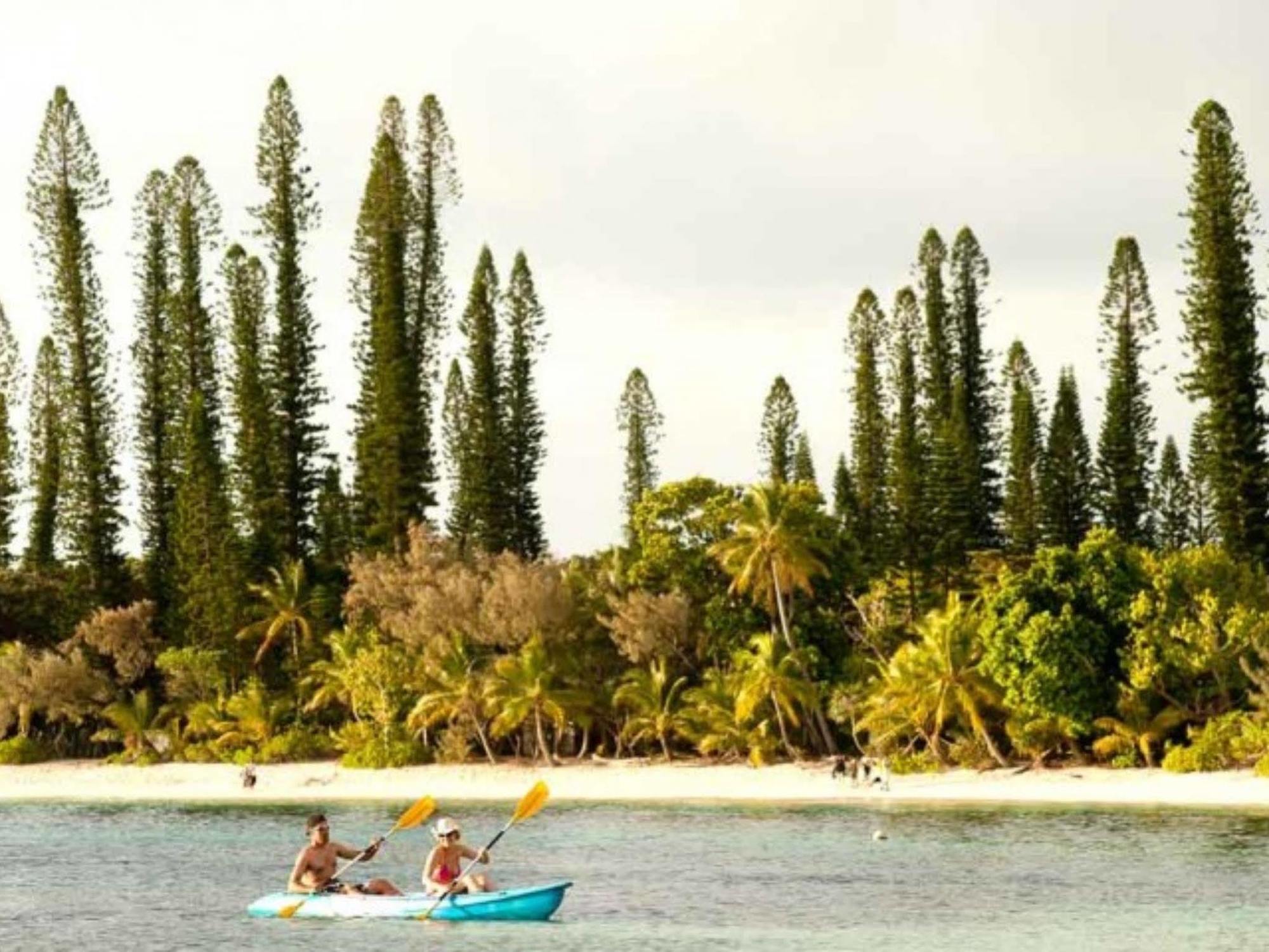 Oure Lodge Beach Resort Kuto Exterior photo