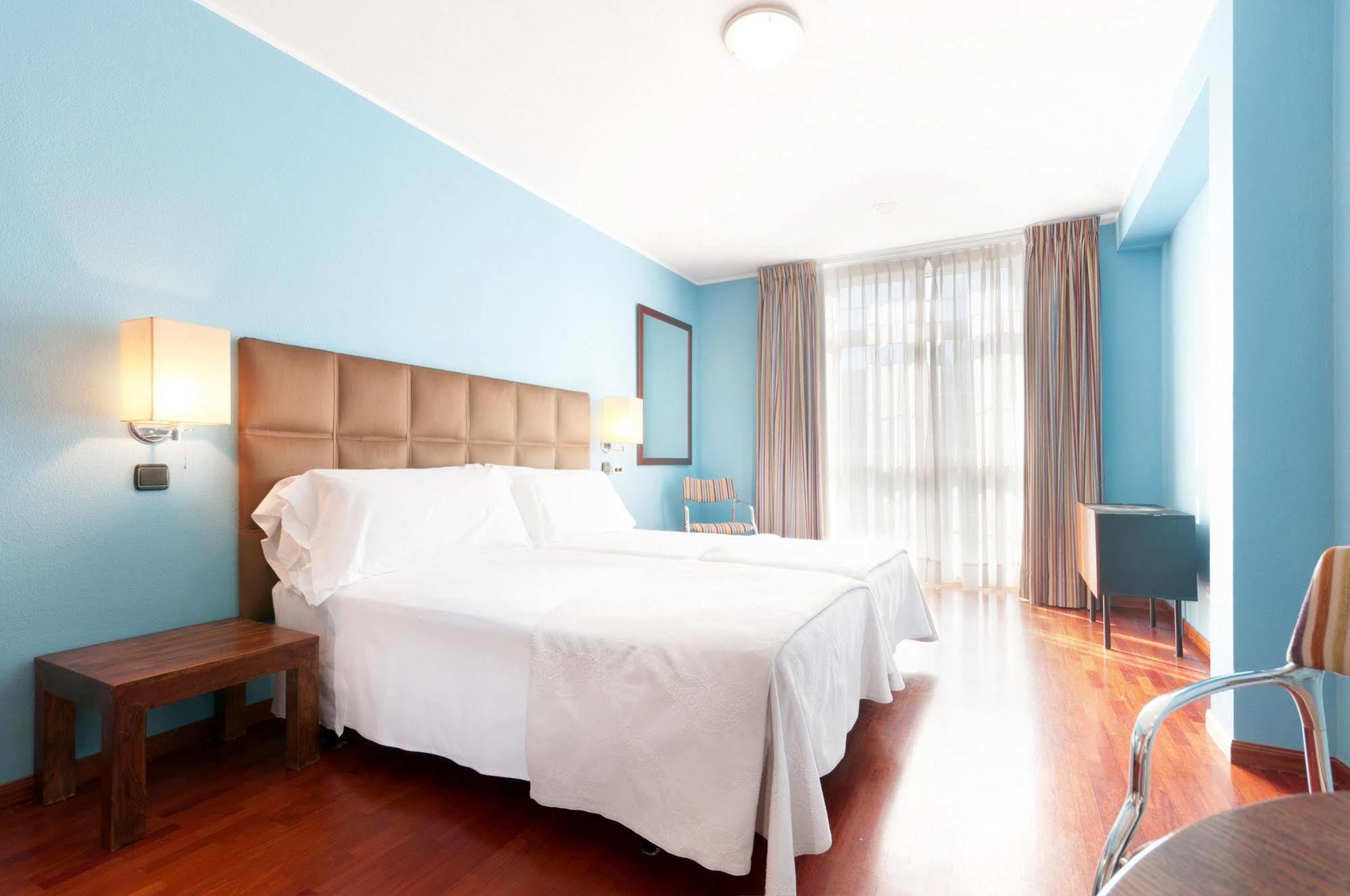 Tryp Valladolid Sofia Parquesol Hotel Room photo