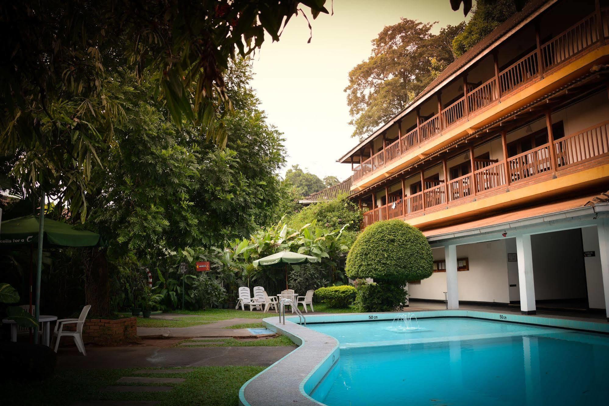 Hotel Hilltop Kandy Exterior photo