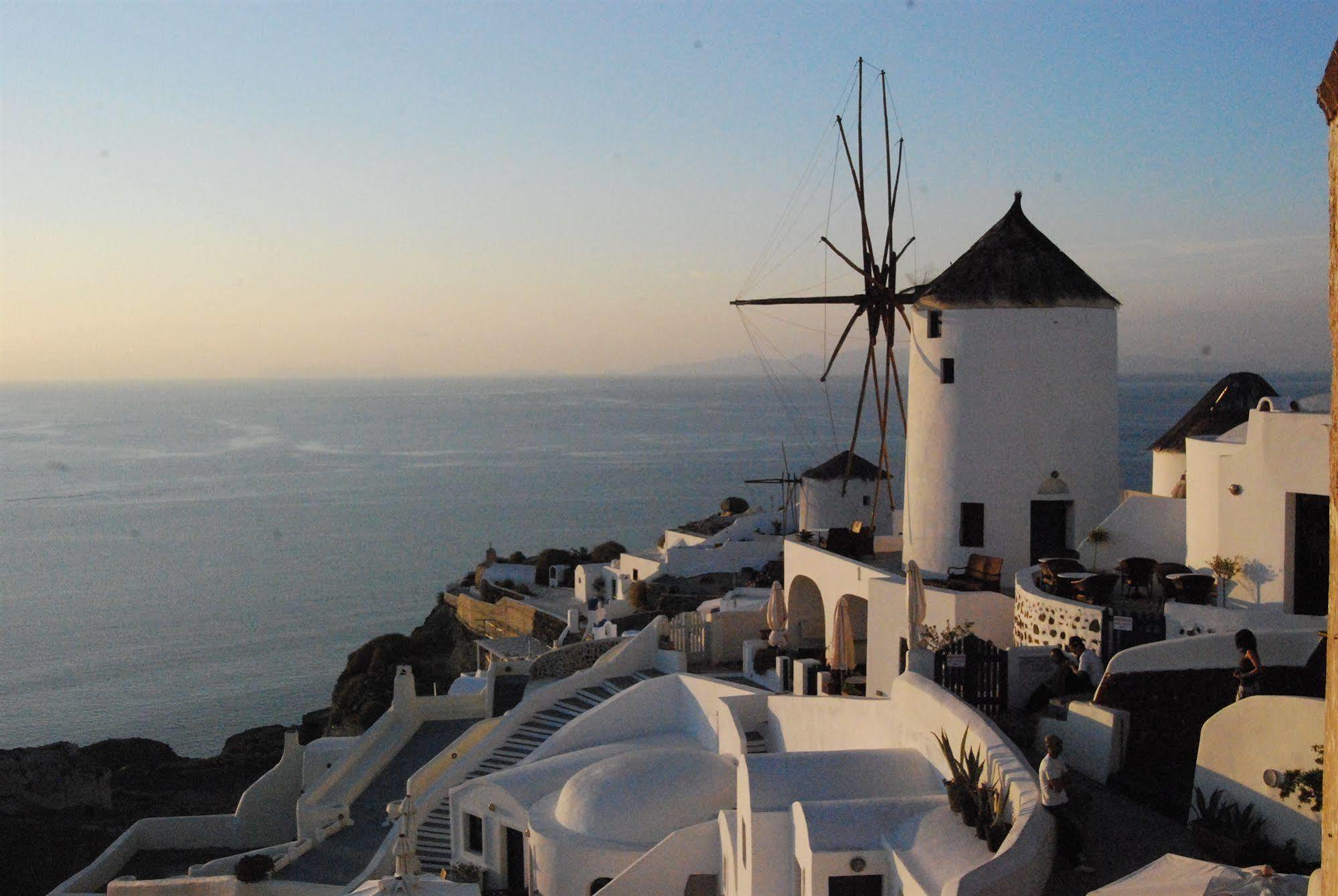 Golden Sunset Villas Oia  Exterior photo