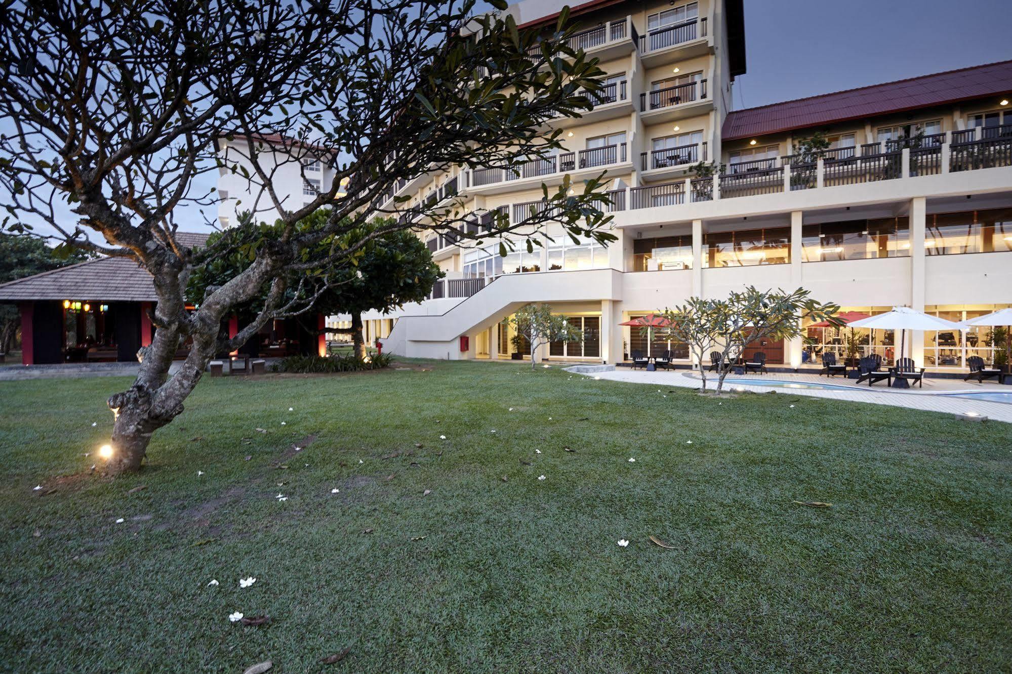 Turyaa Kalutara Hotel Exterior photo