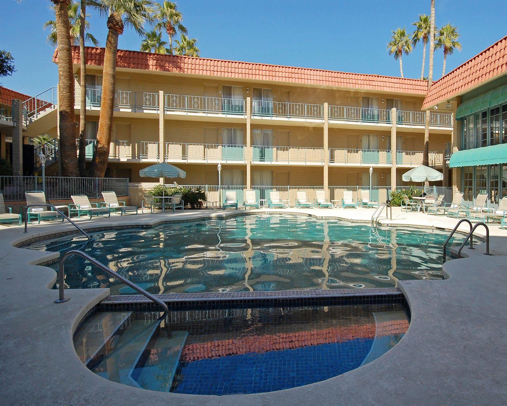 Ramada By Wyndham Tempe Near Asu Hotel Exterior photo