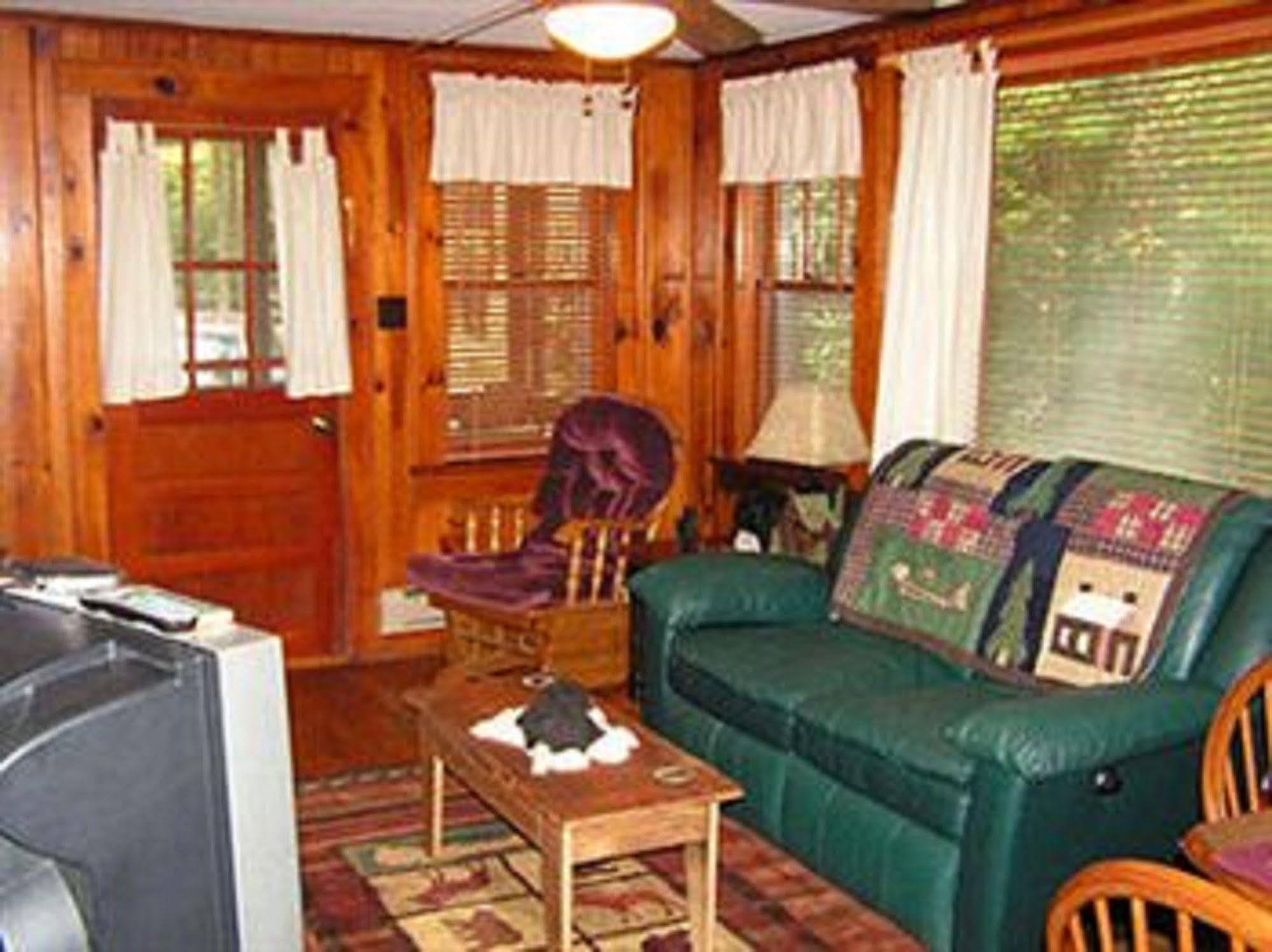 Cabins At Twinbrook Resort Maggie Valley Room photo