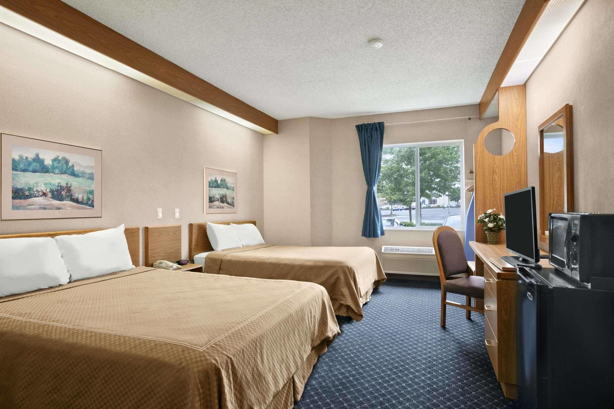 Howard Johnson By Wyndham Vancouver Hotel & Suites Exterior photo