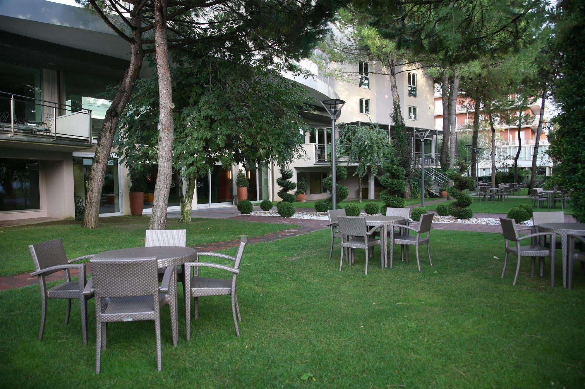 Hotel Embassy & Boston Milano Marittima Exterior photo