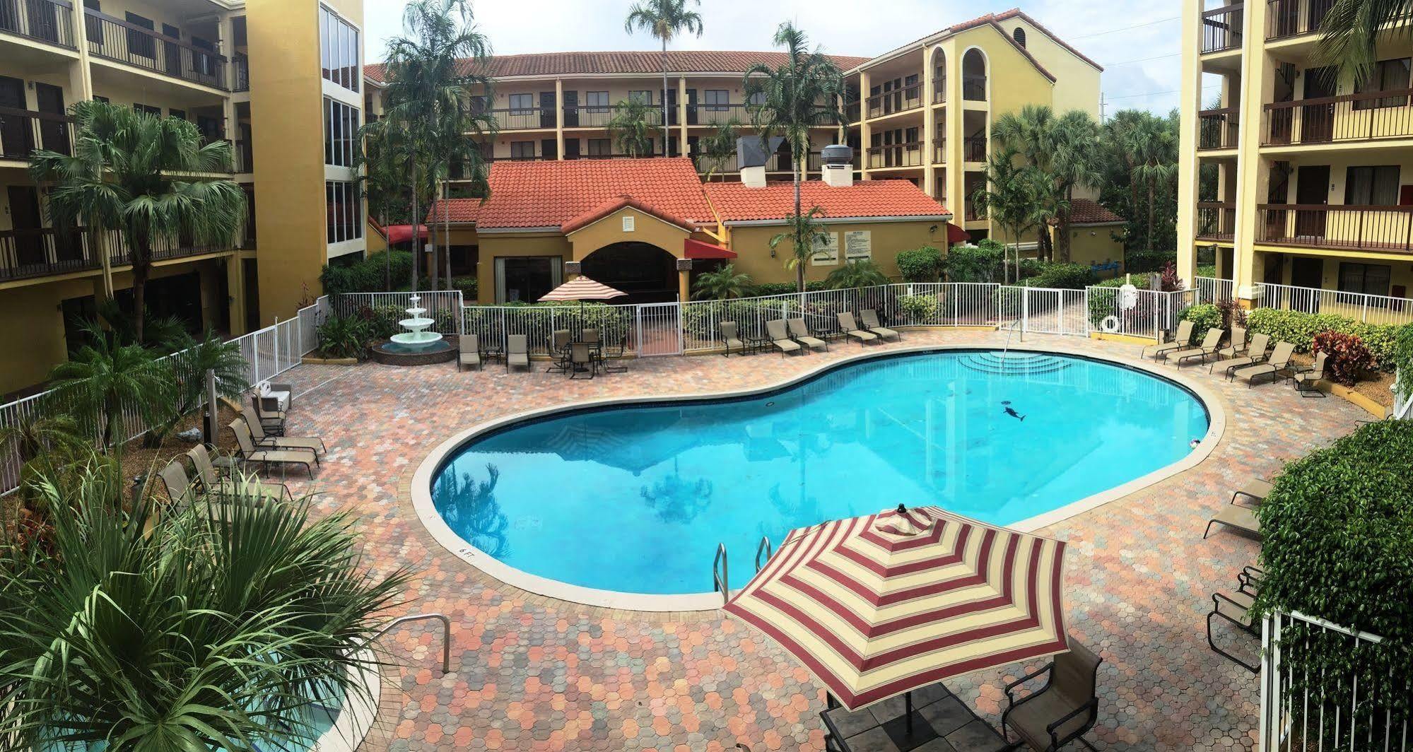 Holiday Inn & Suites Boca Raton - North Exterior photo