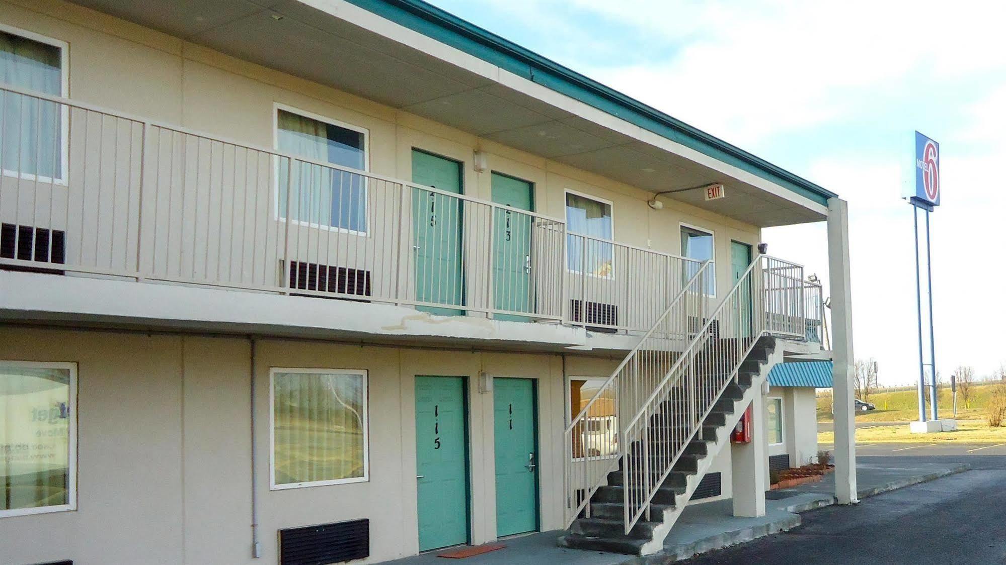 Country Yard Inn And Suites Sikeston Exterior photo