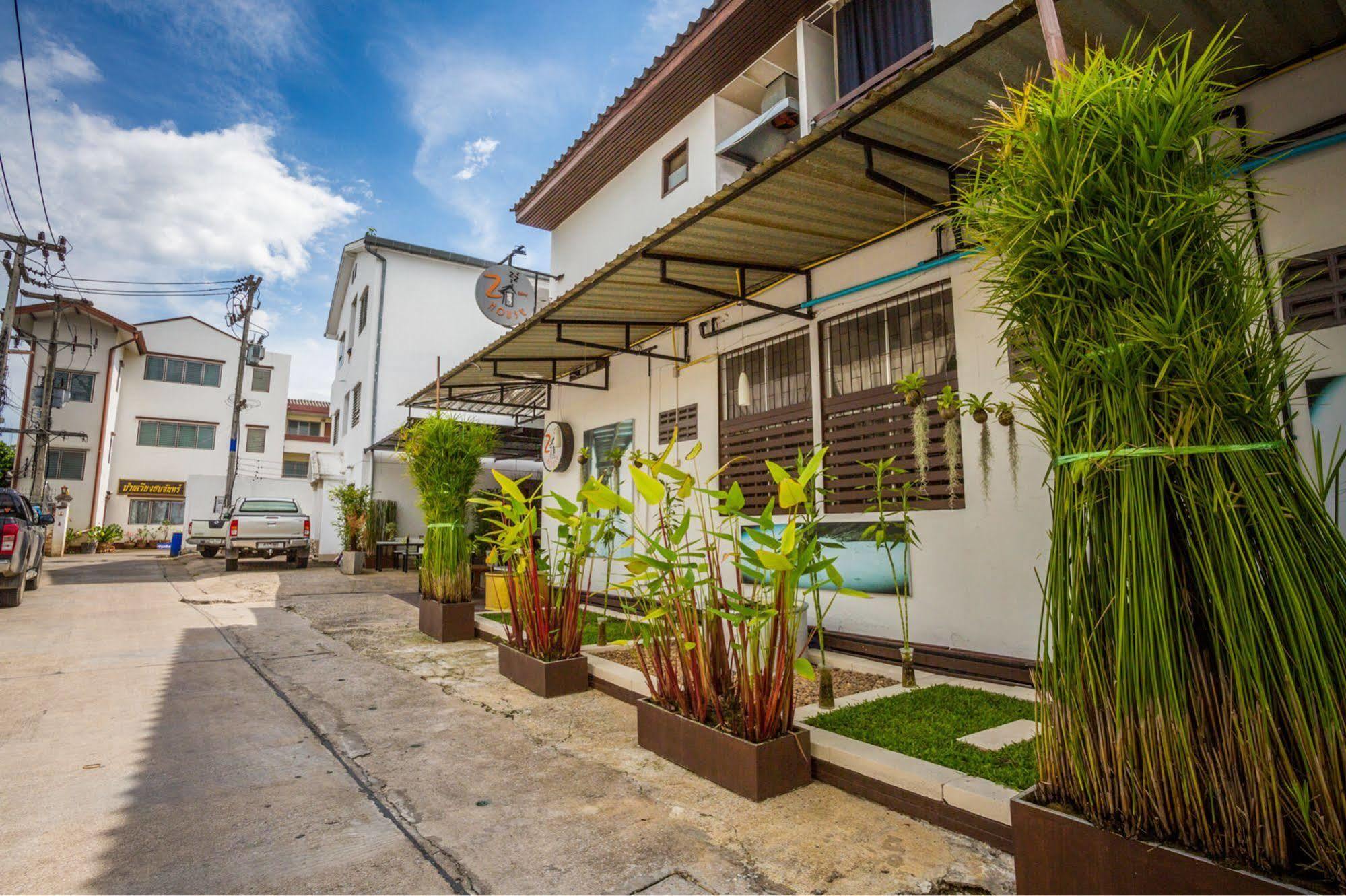 Zzhouse Hotel Chiang Mai Exterior photo