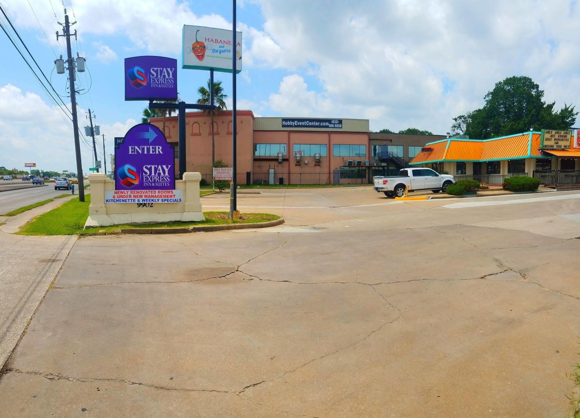 Red Roof Inn & Suites Houston- Hobby Airport Exterior photo