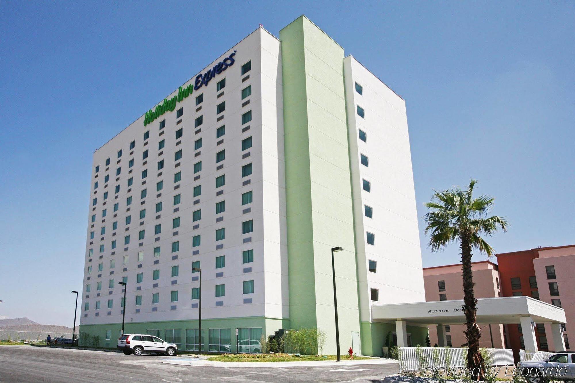 Holiday Inn Express Saltillo Zona Aeropuerto, An Ihg Hotel Exterior photo
